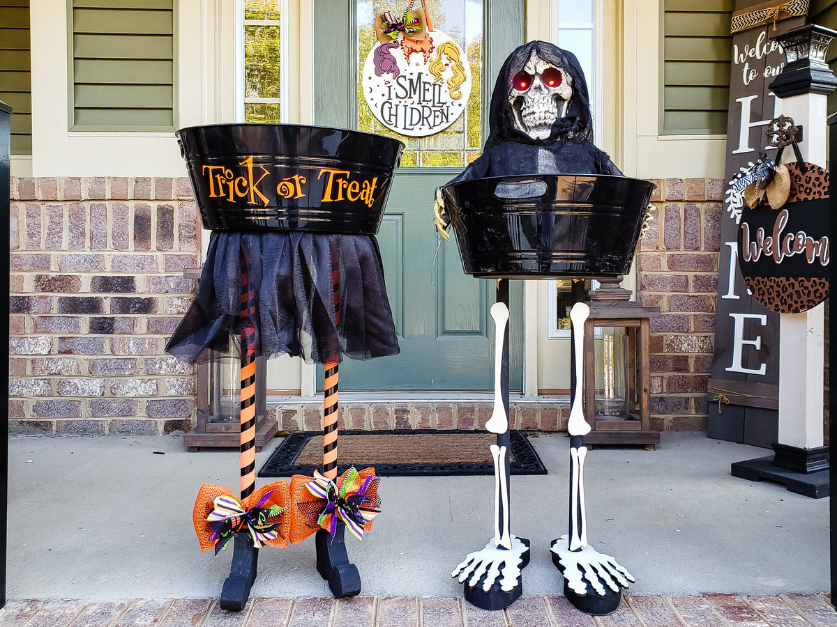 DIY Halloween Candy Stand Cauldron – Kim & Garrett Make It!