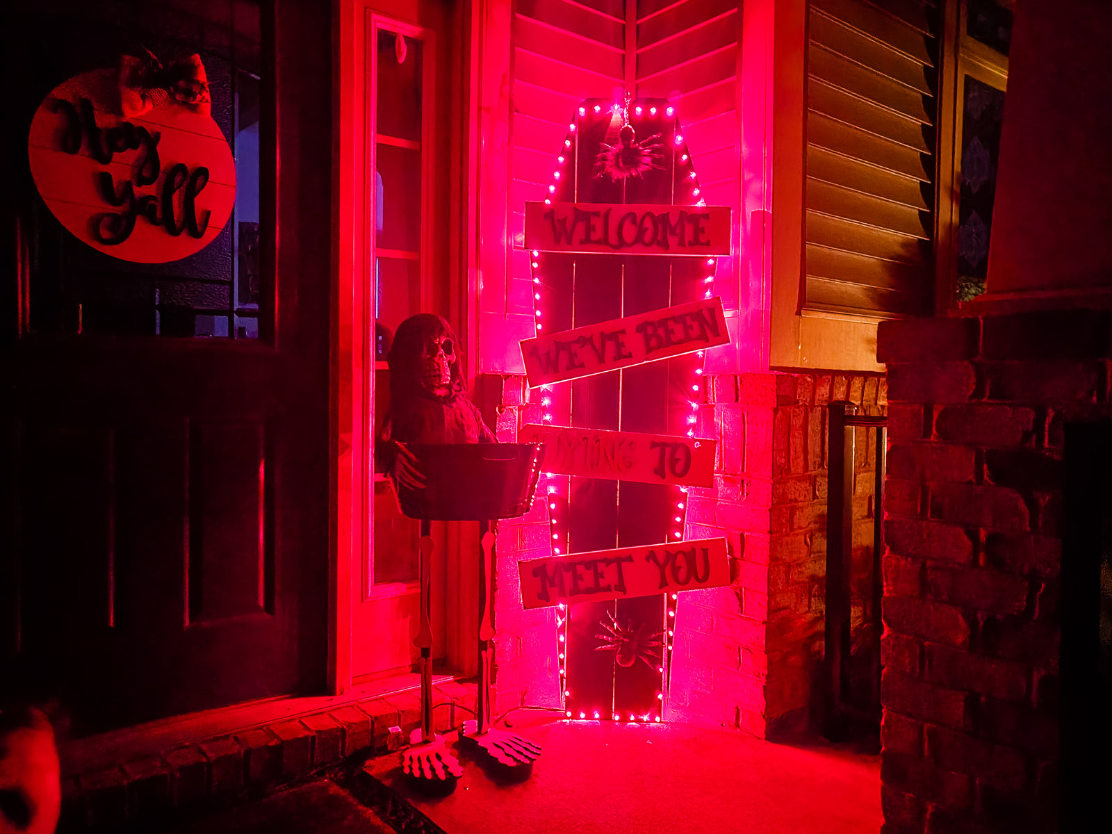 DIY Lighted Dracula Coffin Halloween Welcome Sign